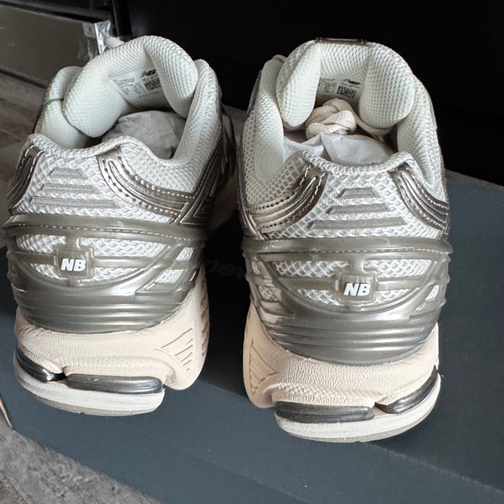 New Balance 1906R Arid
Stone Size 12.5 Women or 11 Men - Picture 5 of 9